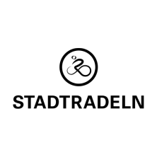 Schwarzes STADTRADELN-Logo auf weißem Hintergrund. Über dem Schriftzug steht ein rundes Symbol mit einer geschwungenen Form.