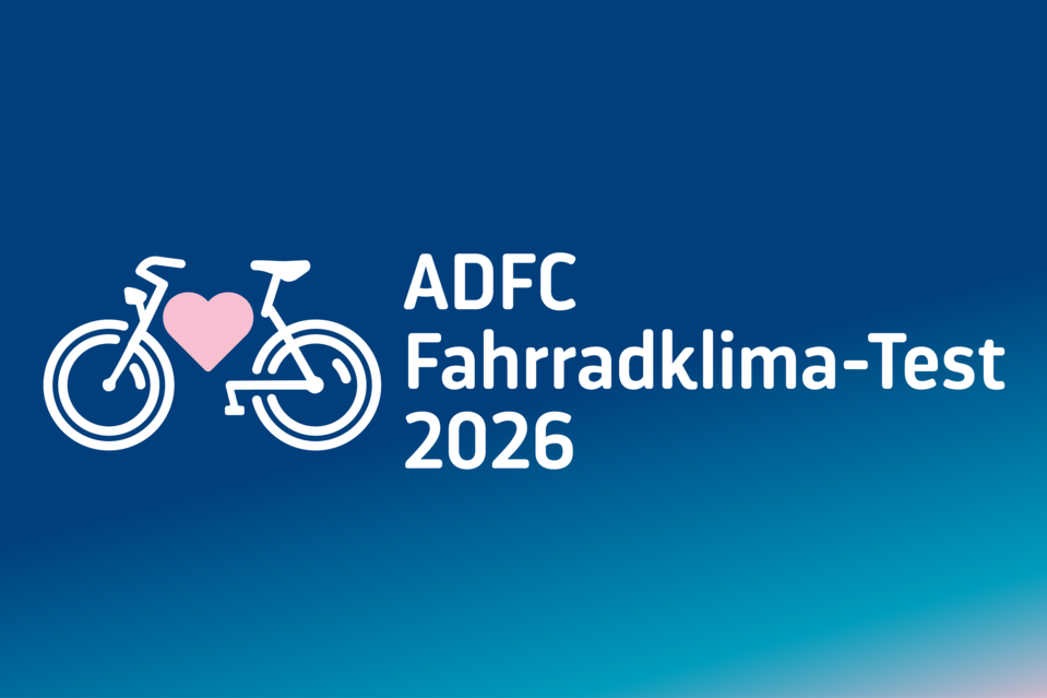 Fahrradklima-Test 2026 Artikelvorschau Grafik mit Stadtumriss, Häusern und Fahrrad. Daneben steht: ADFC Fahrradklima-Test 2026