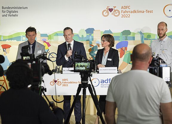 Gemeinsame Pressekonferenz von ADFC und Bundesverkehrministerium zum ADFC-Fahrradklima-Test 2022. Gemeinsame Pressekonferenz von ADFC und Bundesverkehrministerium zum ADFC-Fahrradklima-Test 2022.